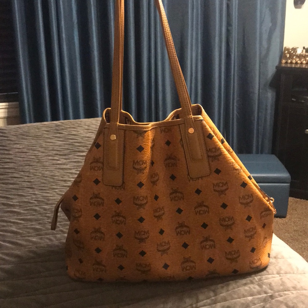 MCM Medium Liz Reversible Visetos Shopper - Picture 3 of 12